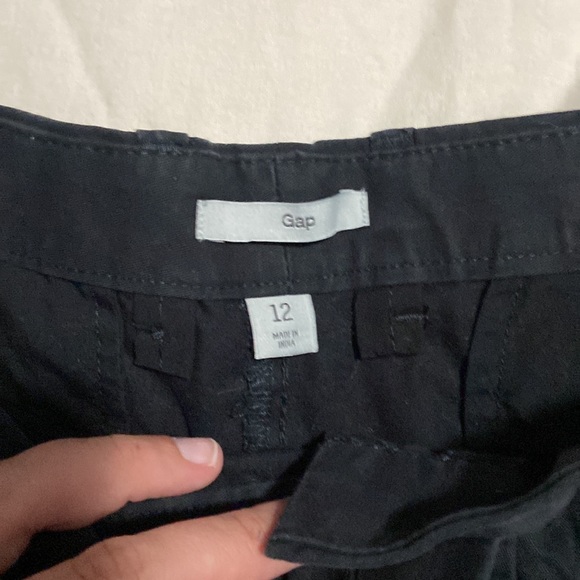 Gap scalloped edge shorts - Picture 3 of 6